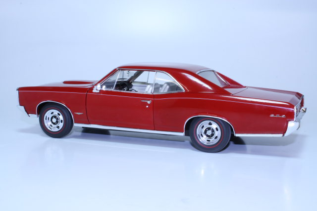 Pontiac GTO 1966, punainen