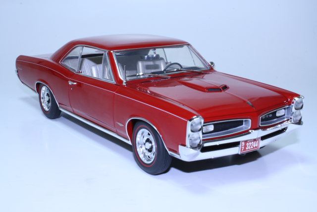 Pontiac GTO 1966, punainen