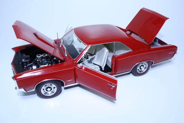 Pontiac GTO 1966, punainen