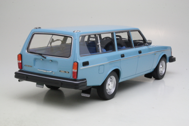 Volvo 245DL Station Wagon 1975, light blue