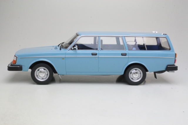 Volvo 245DL Station Wagon 1975, light blue - Click Image to Close