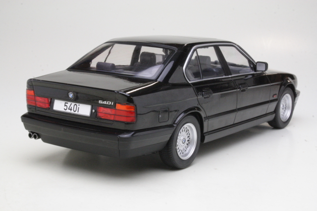 BMW 540i (e34) 1992, musta - Sulje napsauttamalla kuva