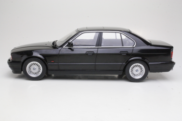 BMW 540i (e34) 1992, musta - Sulje napsauttamalla kuva