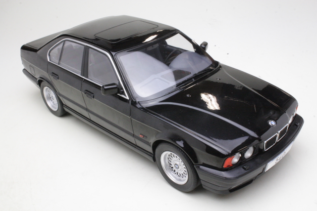 BMW 540i (e34) 1992, musta - Sulje napsauttamalla kuva
