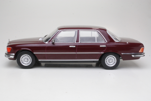 Mercedes 350SE (w116) 1972, tummanpunainen - Sulje napsauttamalla kuva