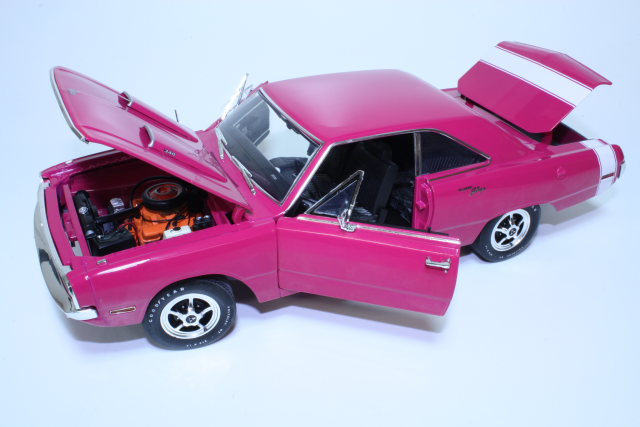 Dodge Dart Swinger 340 1970, vaaleanpunainen
