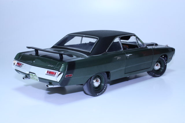 Dodge Dart Swinger 340 1970, tummanvihreä