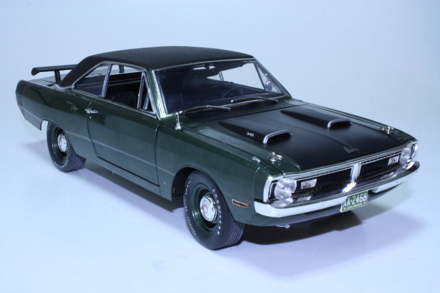 Dodge Dart Swinger 340 1970, tummanvihreä