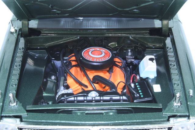 Dodge Dart Swinger 340 1970, tummanvihreä