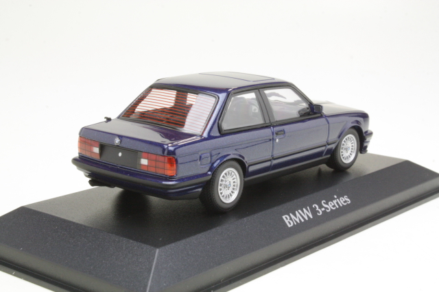 BMW 3-Series (e30) 1989, tummansininen - Sulje napsauttamalla kuva