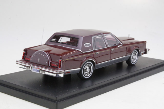Lincoln Continental Mark VI Signature series 1980, dark red