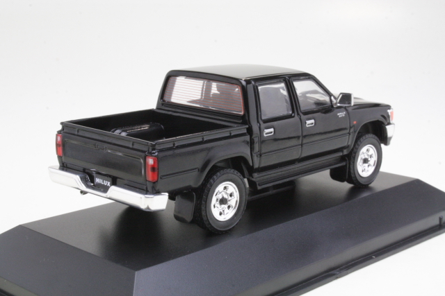 Toyota Hilux SR5 1997, black