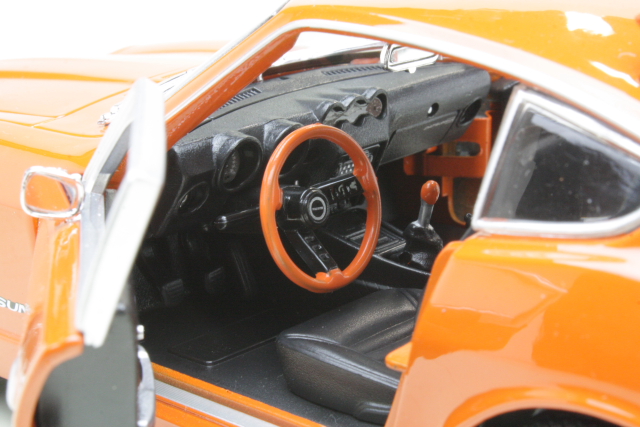 Datsun 240Z 1971, oranssi - Sulje napsauttamalla kuva