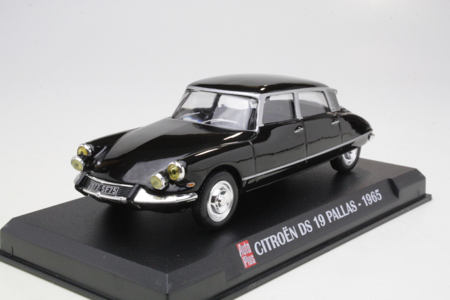 Citroen DS19 Pallas 1965, musta - Sulje napsauttamalla kuva