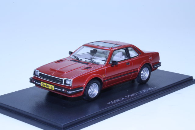 Honda Prelude MK1 1981, red metallic