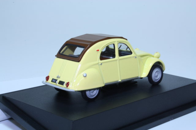Citroen 2CV 1961, yellow