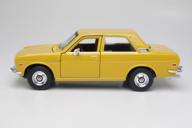 Datsun 510 1971, keltainen - Sulje napsauttamalla kuva
