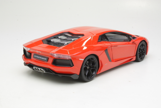 Lamborghini Aventador LP700-4 2011, orange
