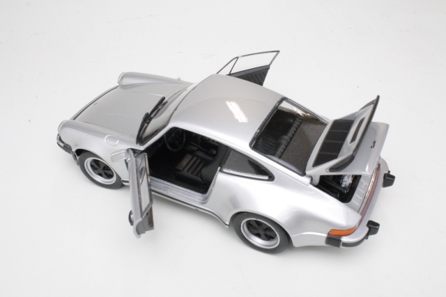 Porsche 911 Turbo 1974, hopea - Sulje napsauttamalla kuva