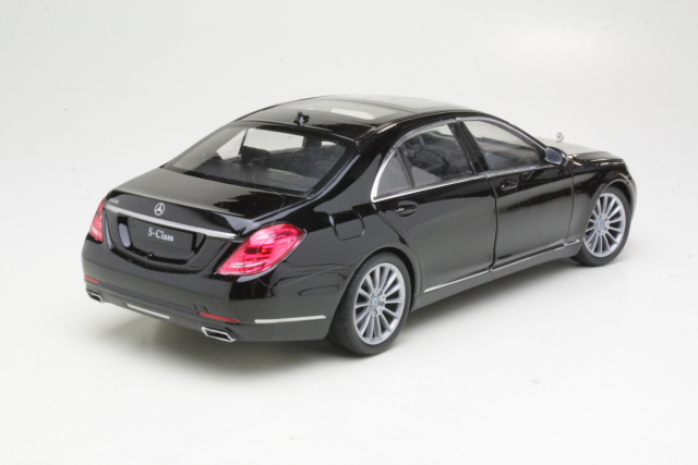 Mercedes S500 (w222) 2013, musta