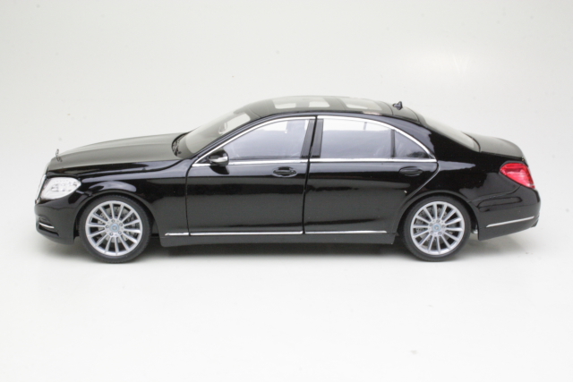 Mercedes S500 (w222) 2013, musta