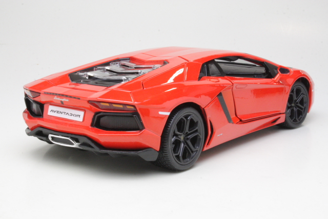 Lamborghini Aventador LP700-4 2011, oranssi
