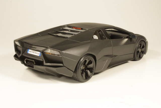 Lamborghini Reventon 2008, tummanharmaa