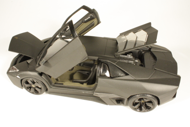Lamborghini Reventon 2008, tummanharmaa