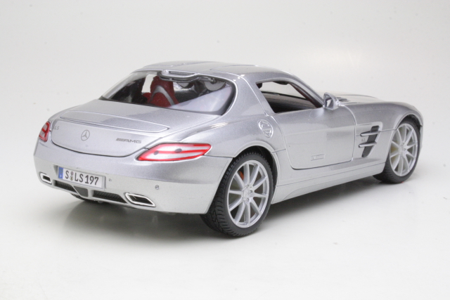 Mercedes SLS AMG 2012, silver