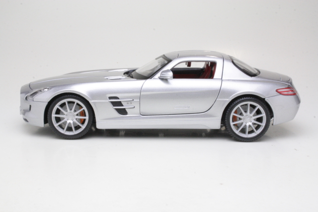 Mercedes SLS AMG 2012, silver