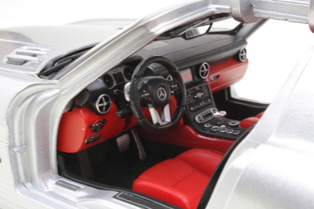Mercedes SLS AMG 2012, silver