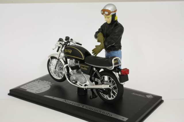 Norton 850 Commando "Joe Bar Team"