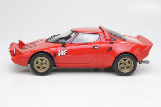 Lancia Stratos HF 1975, punainen