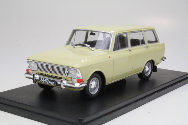 Moskvitch 427 1967, yellow