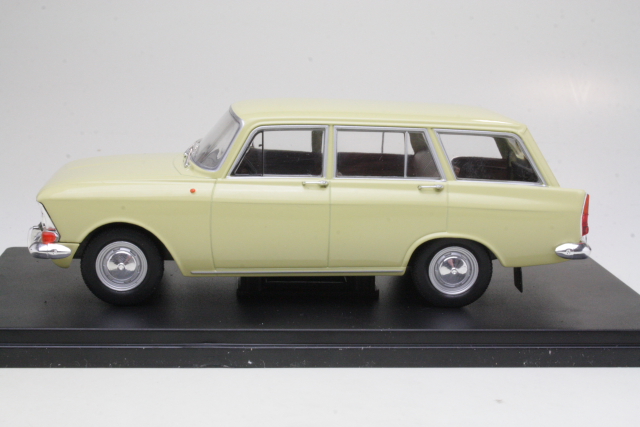 Moskvitch 427 1967, keltainen