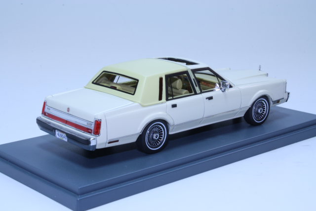 Lincoln Towncar 1986, beige