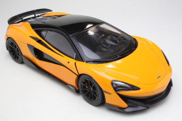 McLaren 600LT Carbon Pack 2018, oranssi - Sulje napsauttamalla kuva