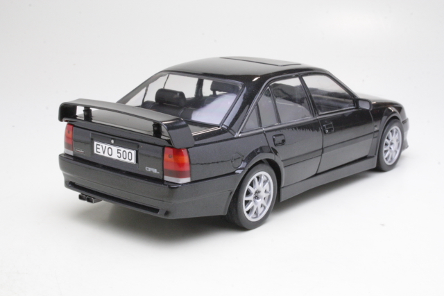 Opel Omega Evolution 500 1991, musta