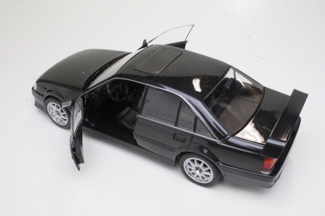 Opel Omega Evolution 500 1991, musta