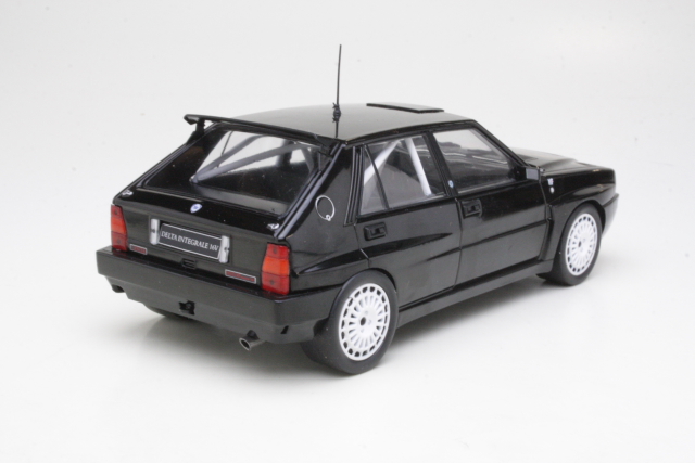 Lancia Delta Integrale 16V 1989, musta - Sulje napsauttamalla kuva