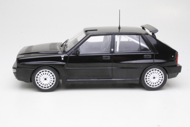 Lancia Delta Integrale 16V 1989, musta - Sulje napsauttamalla kuva