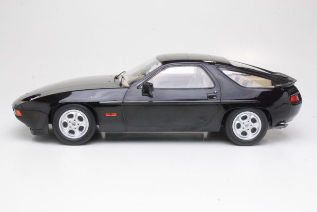 Porsche 928 S 1980, musta