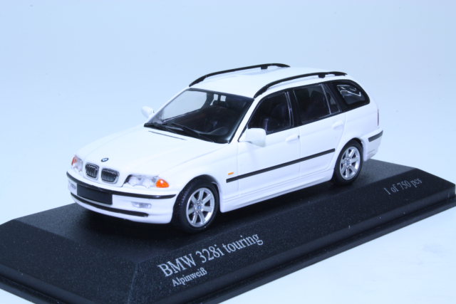 BMW 328i Touring (e46) 1999, valkoinen