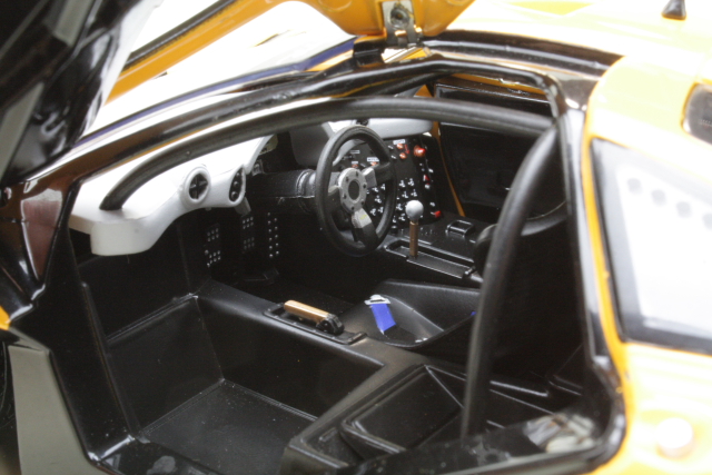 McLaren F1 GTR Short Tail 1996, oranssi