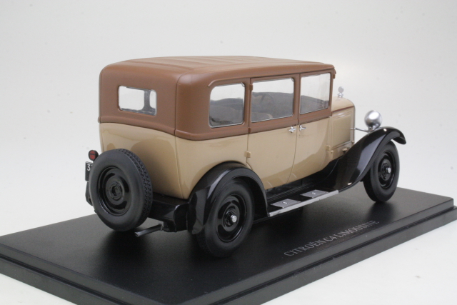 Citroen C4 Limousine 1930, beige