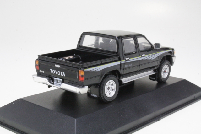 Toyota Hilux SR5 1997, musta - Sulje napsauttamalla kuva