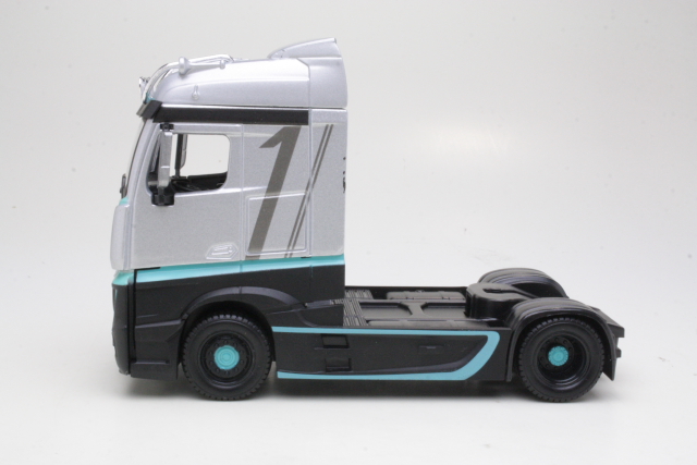 Mercedes Actros Gigaspace 2020, hopea/musta