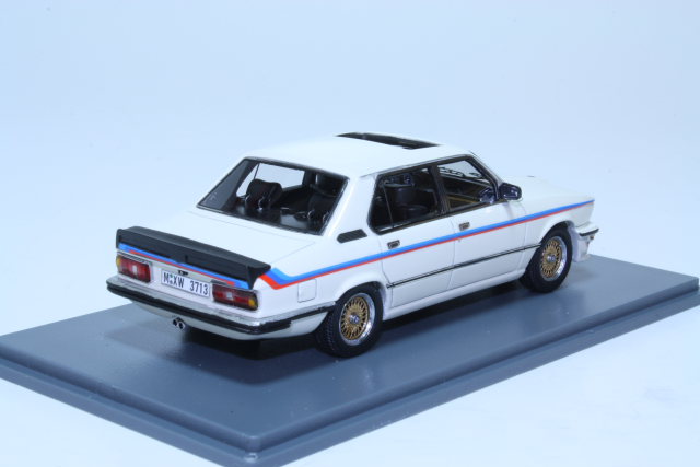 BMW M535i (E12) 1978, valkoinen
