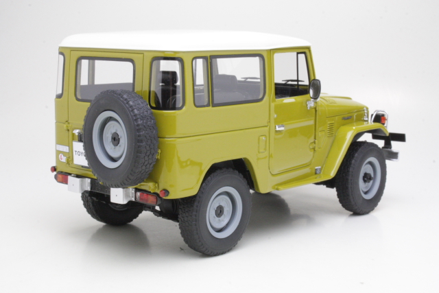 Toyota Landcruiser FJ40 1977, keltainen - Sulje napsauttamalla kuva