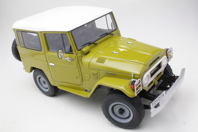 Toyota Landcruiser FJ40 1977, keltainen - Sulje napsauttamalla kuva